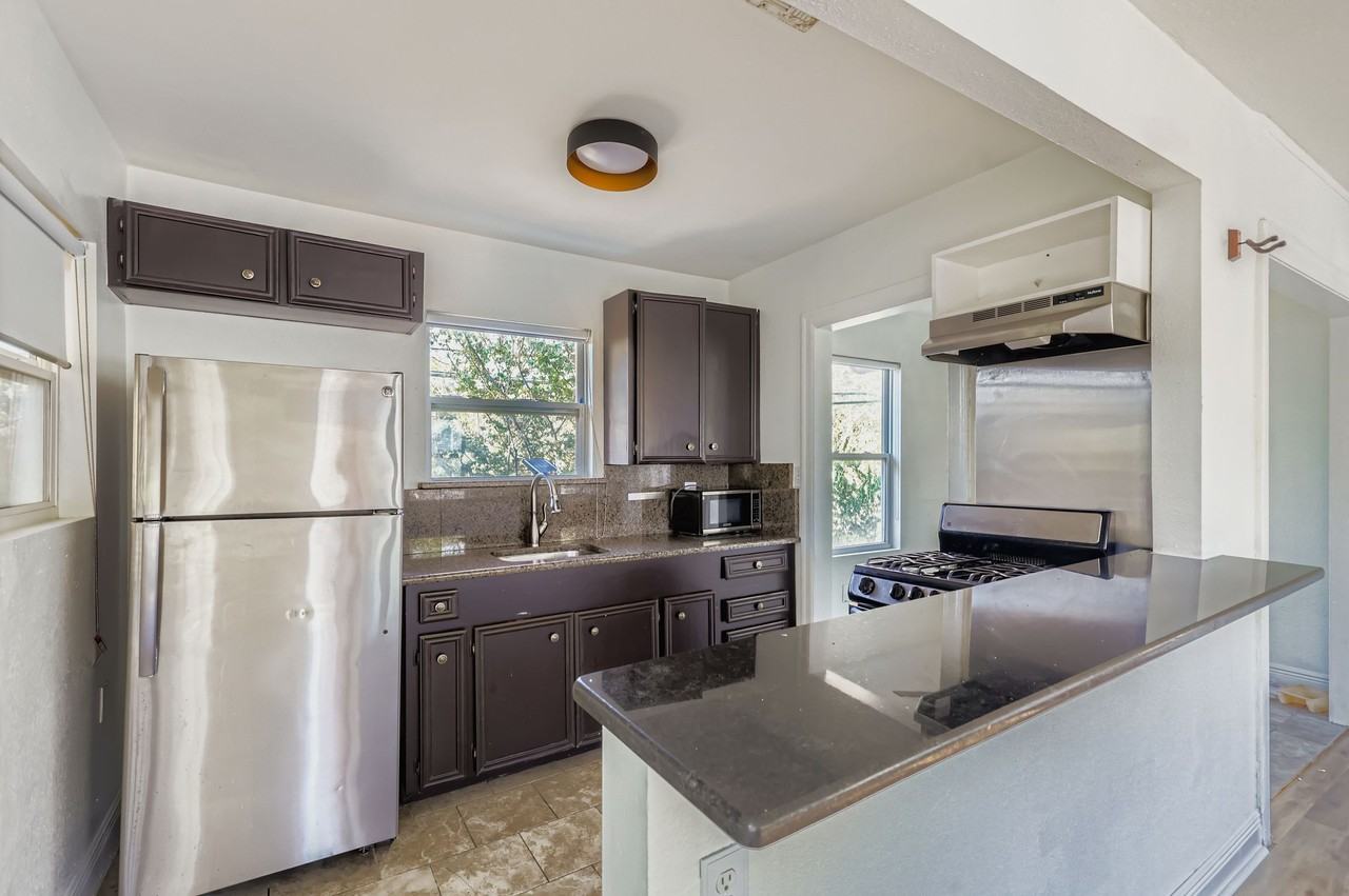 1013 East 3rd Street - Photo 3 of 5