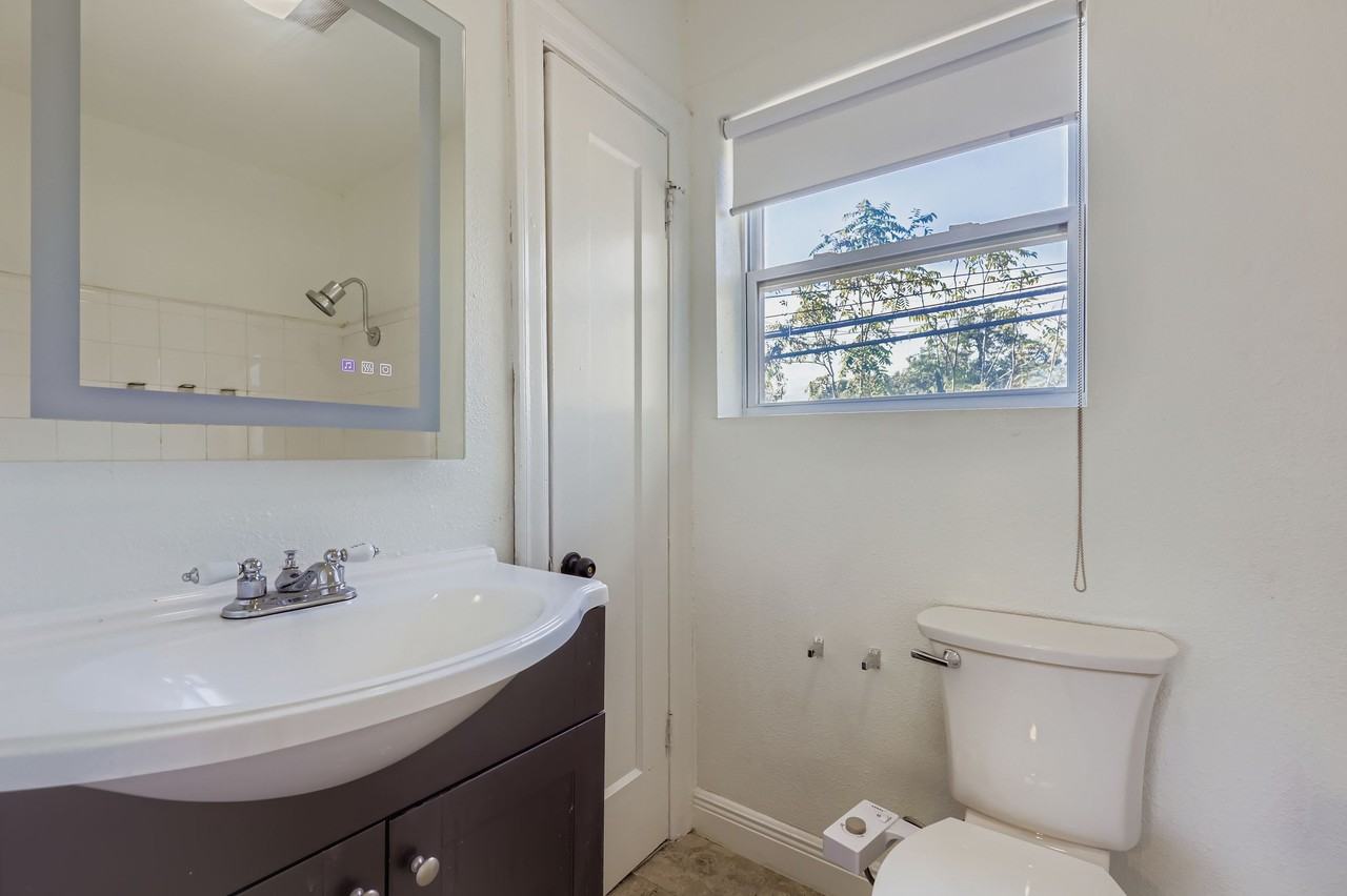 1013 East 3rd Street - Photo 5 of 5