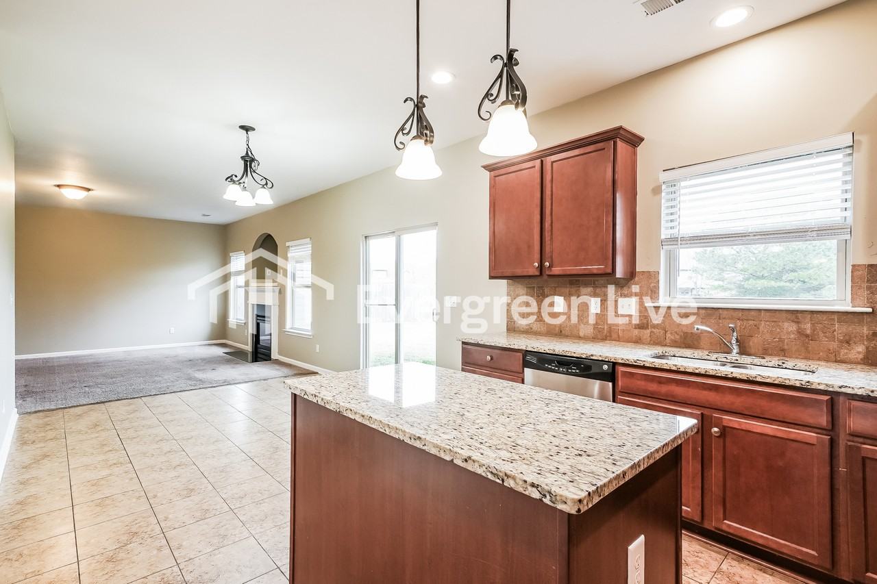 12851 Olmsted Cir - Photo 7 of 15