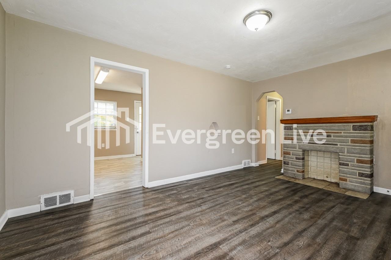 319 Maytide St - Photo 2 of 15