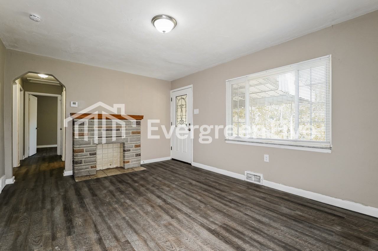 319 Maytide St - Photo 3 of 15