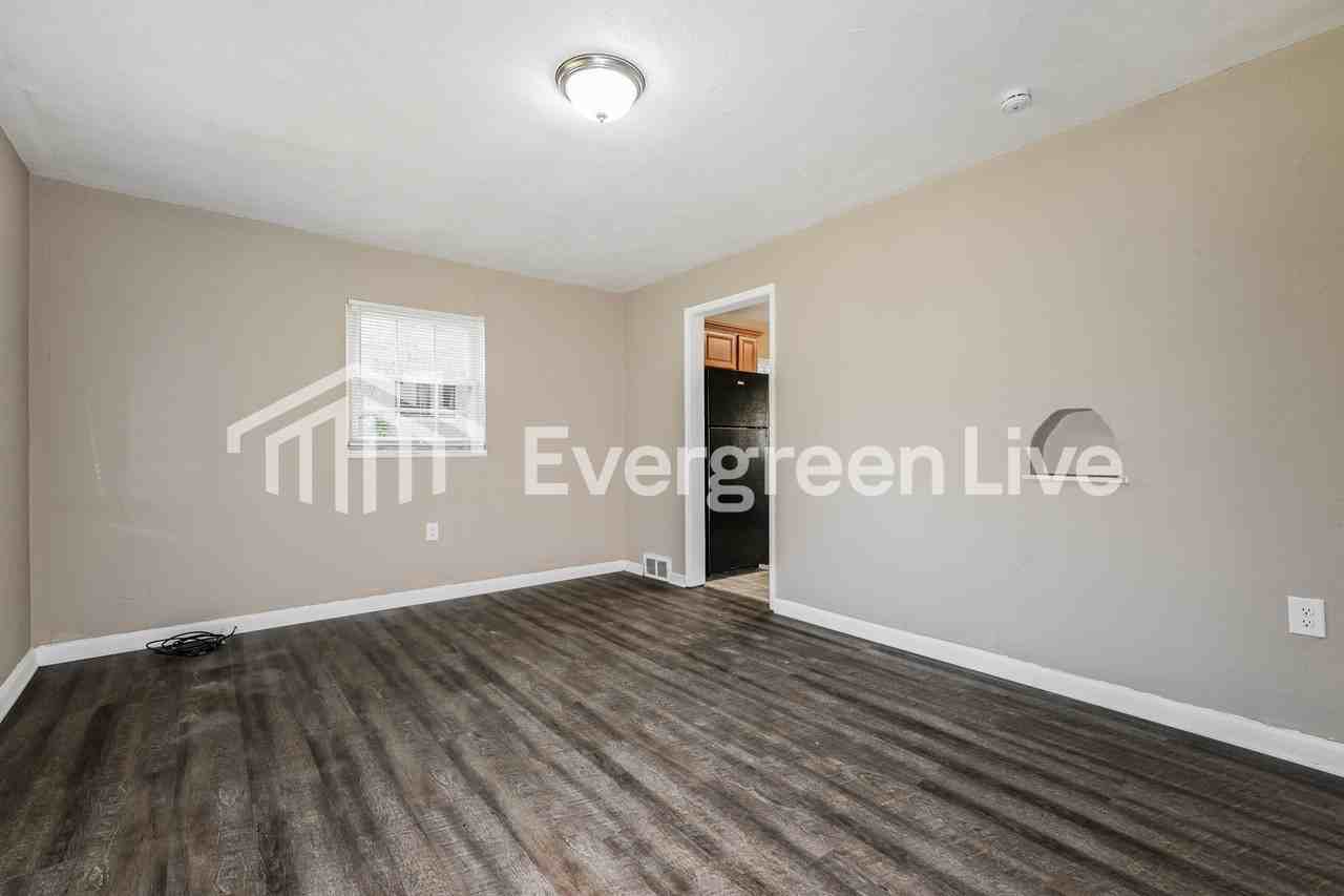 319 Maytide St - Photo 5 of 15