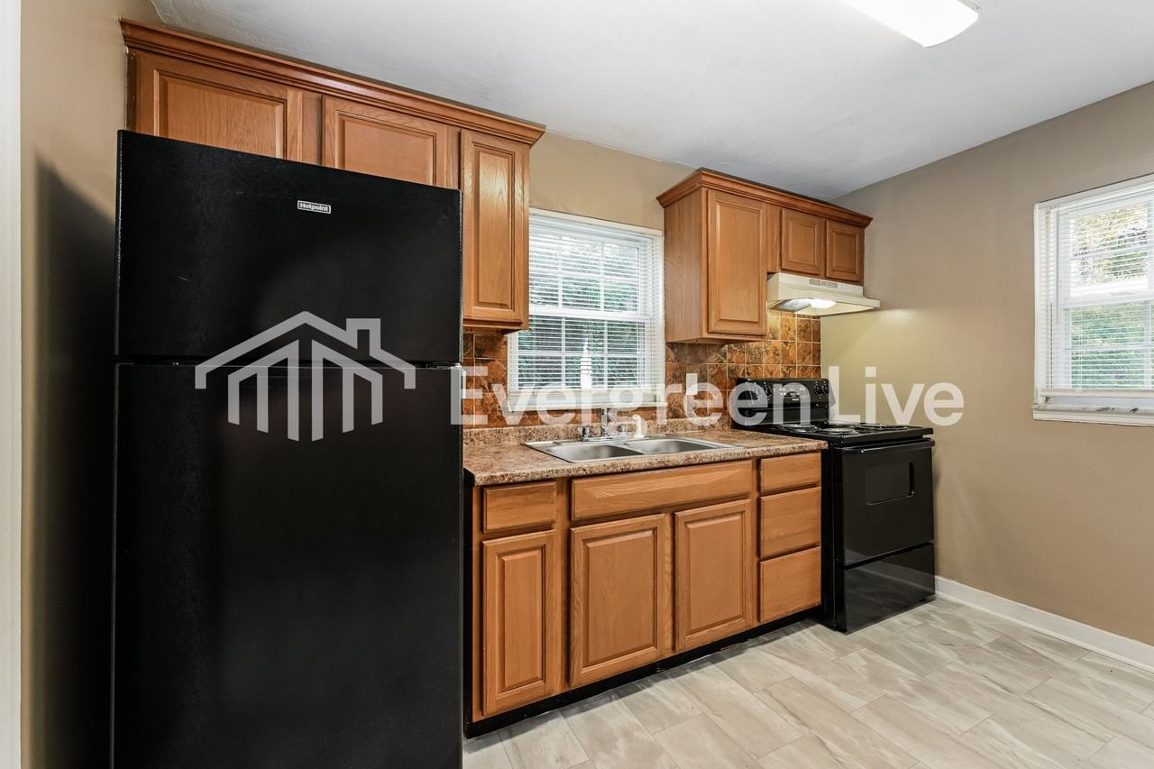 319 Maytide St - Photo 6 of 15