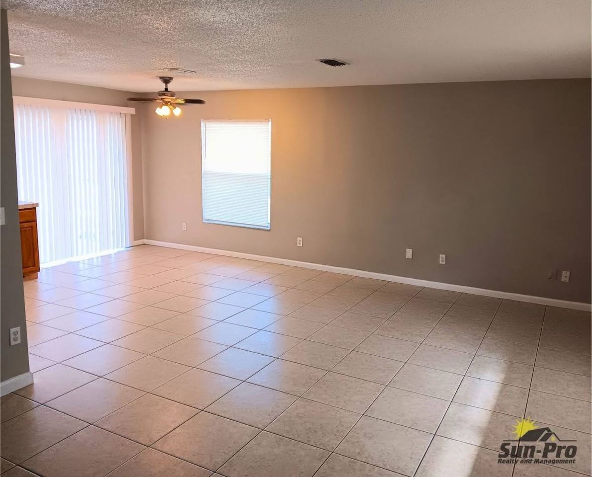 2735 Fern Palm Dr - Photo 3 of 10