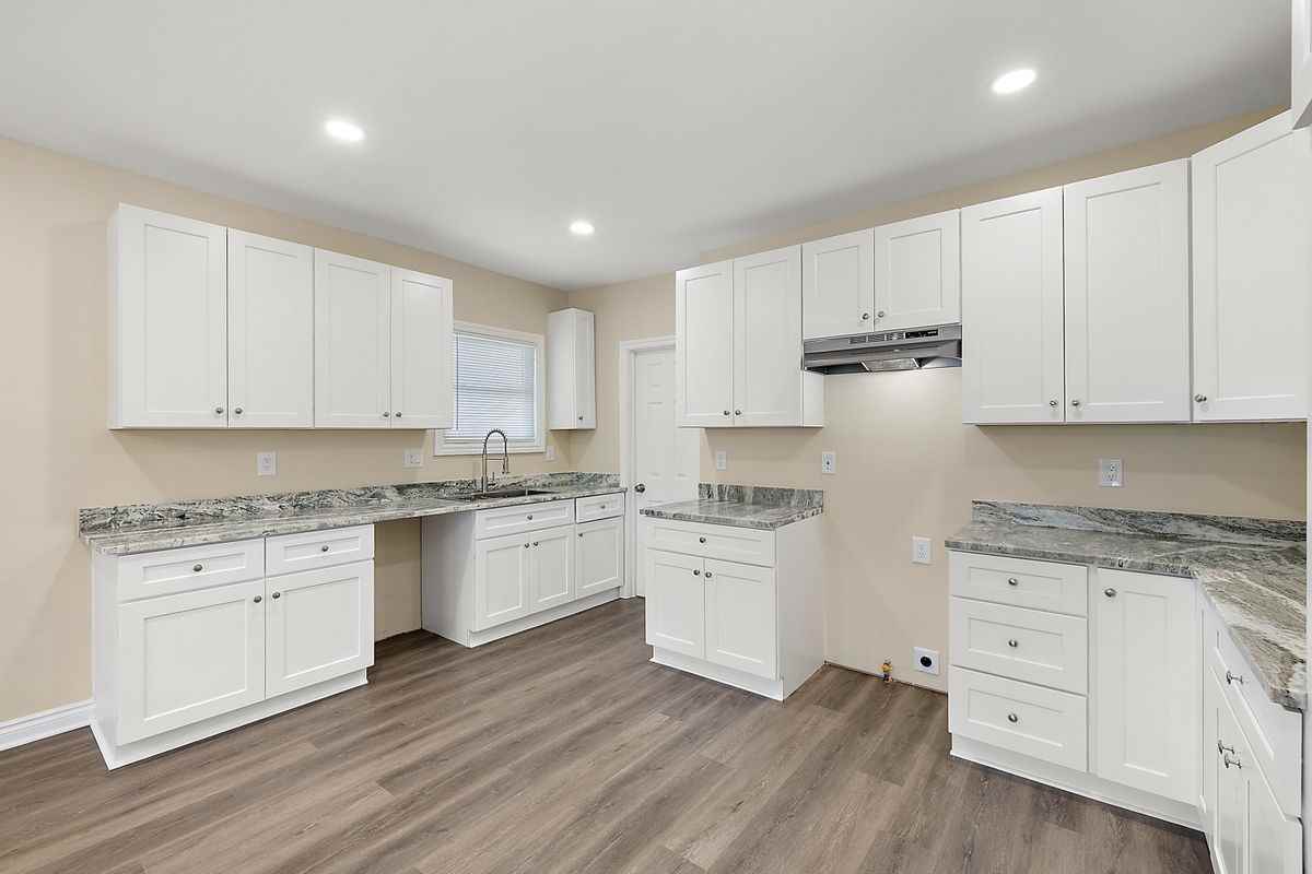 2080 Gladstone St ##2 - Photo 4 of 23