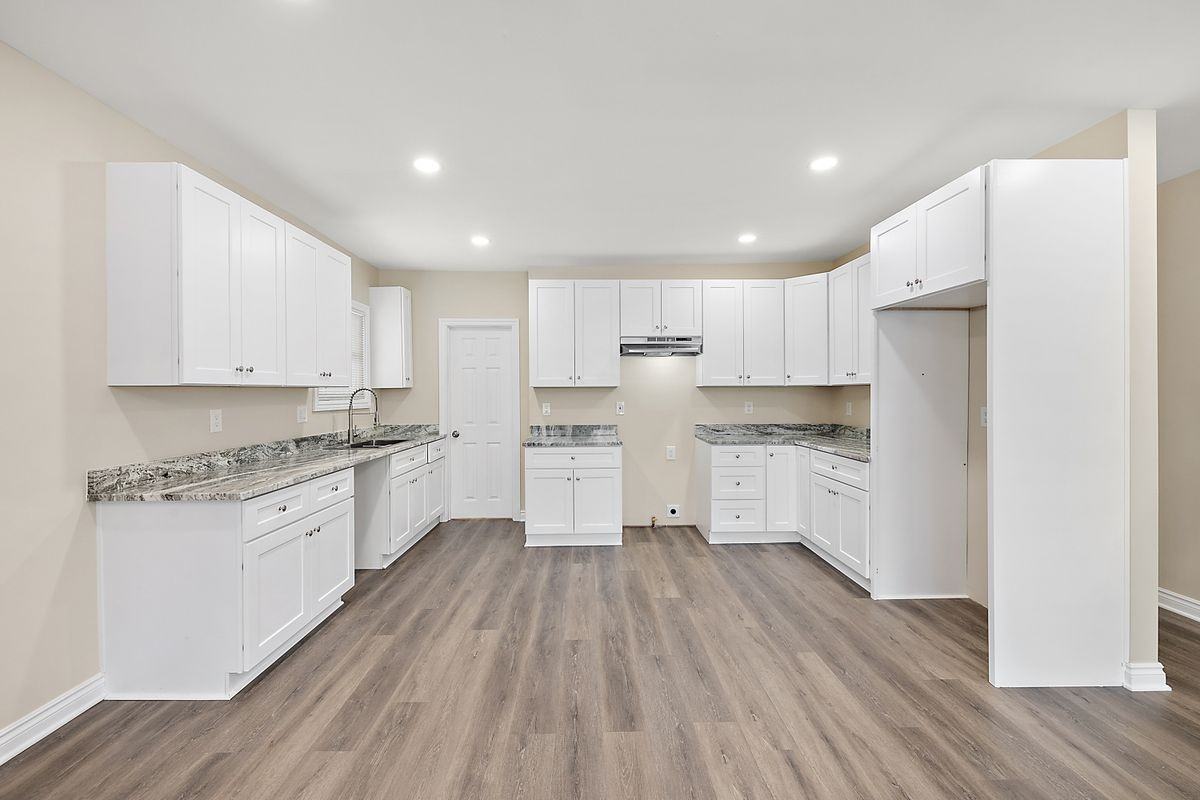 2080 Gladstone St ##2 - Photo 5 of 23