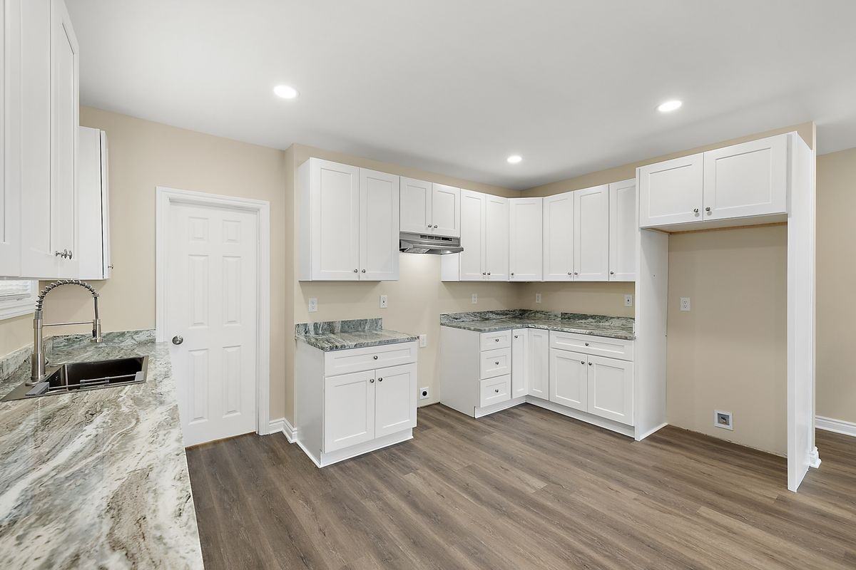 2080 Gladstone St ##2 - Photo 6 of 23