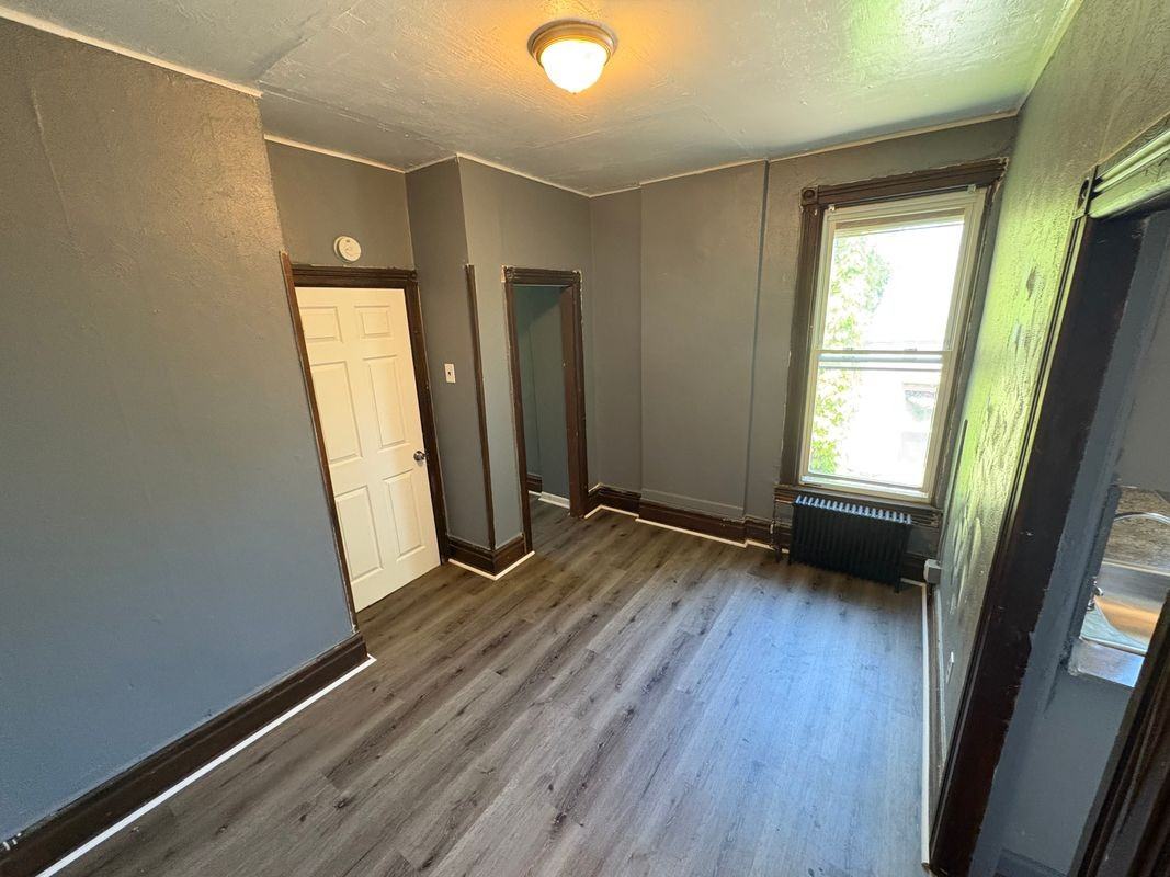 660 2nd Ave - Photo 6 of 10