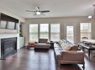 636 Sunset Park Dr - Photo 4 of 15