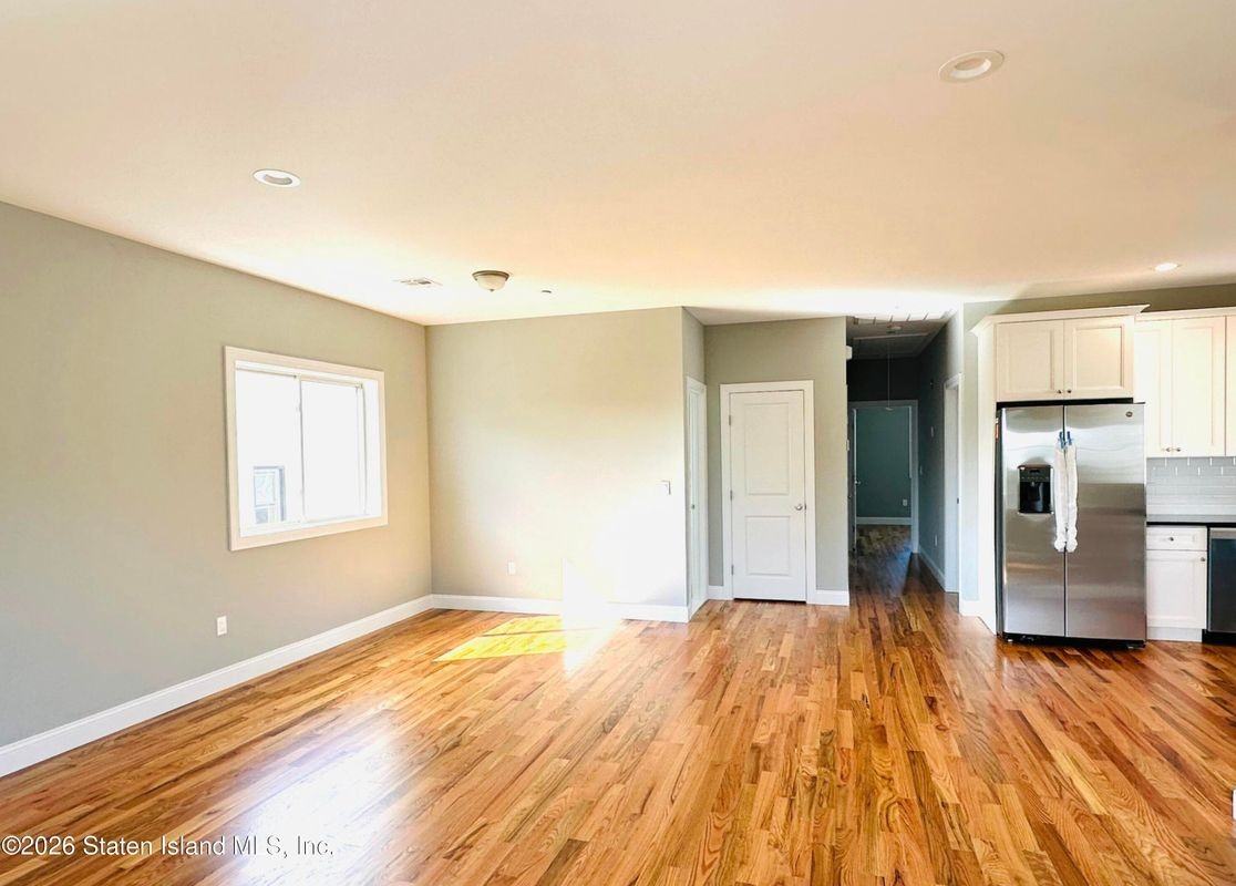 569 Watchogue Rd ##1fl - Photo 3 of 5