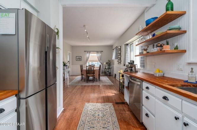 910 Walnut St - Photo 2 of 15