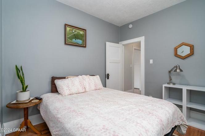 910 Walnut St - Photo 3 of 15