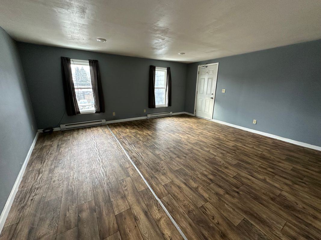 107 W Pulteney St - Photo 3 of 9