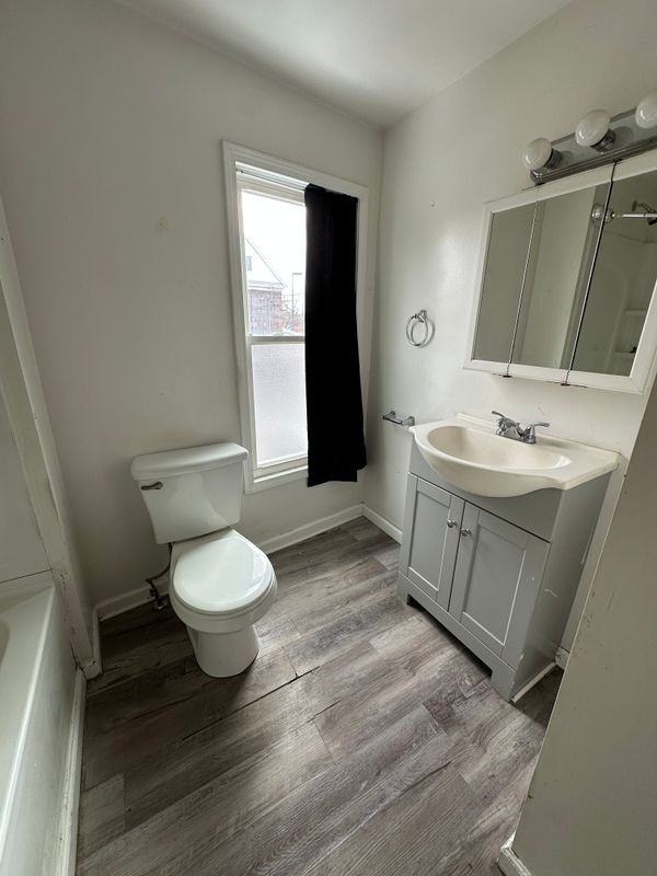 107 W Pulteney St - Photo 7 of 9