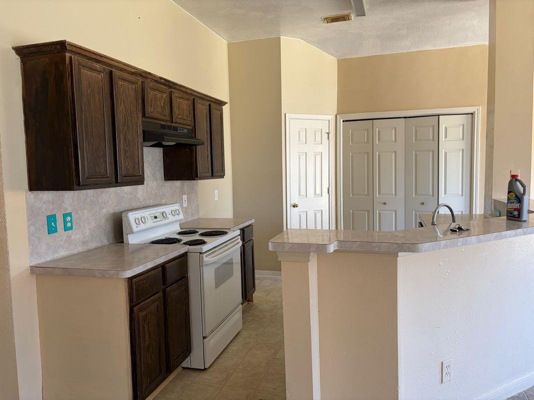 15738 Boonridge Rd - Photo 2 of 12