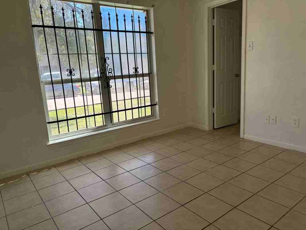 15738 Boonridge Rd - Photo 5 of 12