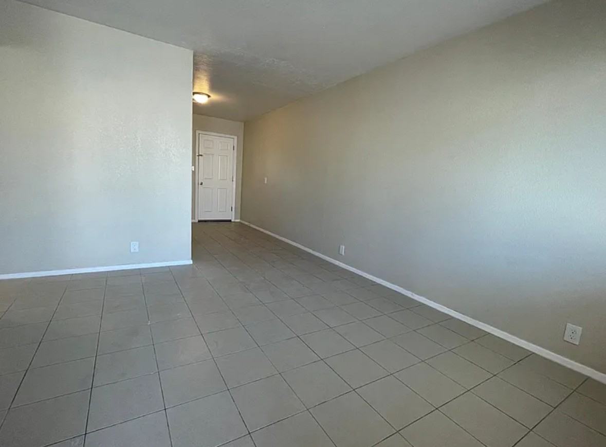 2231 E Portland St #D - Photo 2 of 9