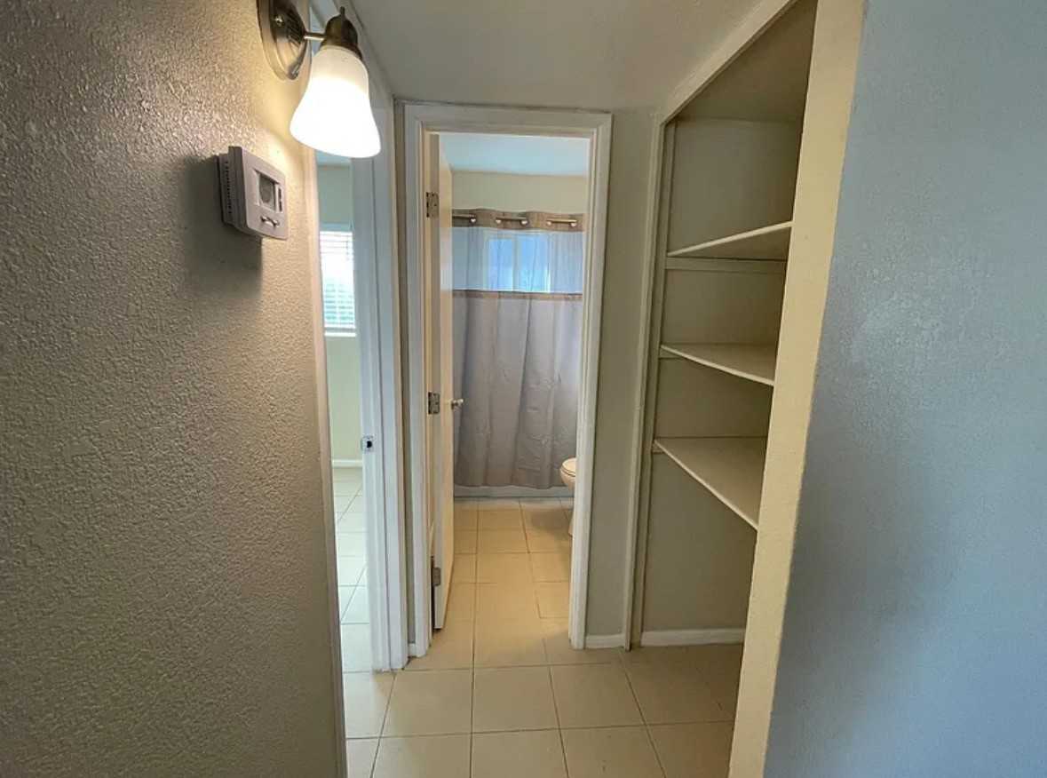 2231 E Portland St #D - Photo 3 of 9