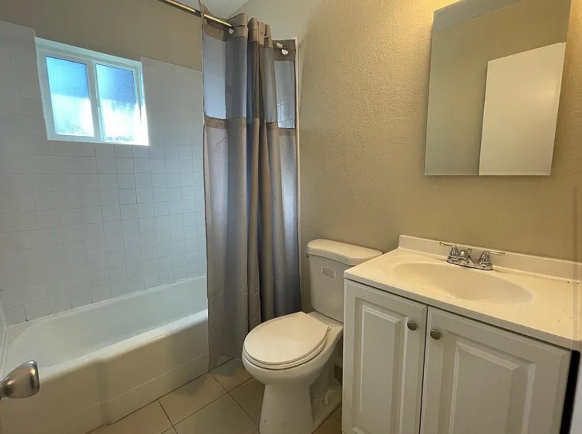 2231 E Portland St #D - Photo 4 of 9