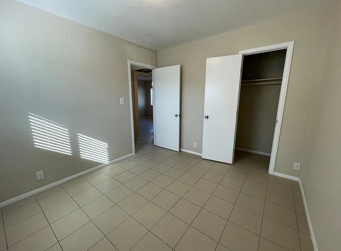 2231 E Portland St #D - Photo 5 of 9