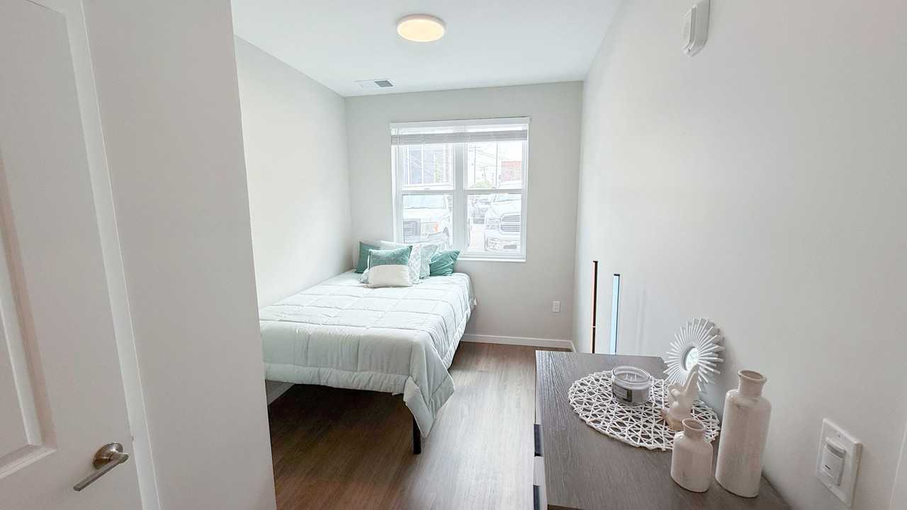 404 E Clark - Photo 5 of 38