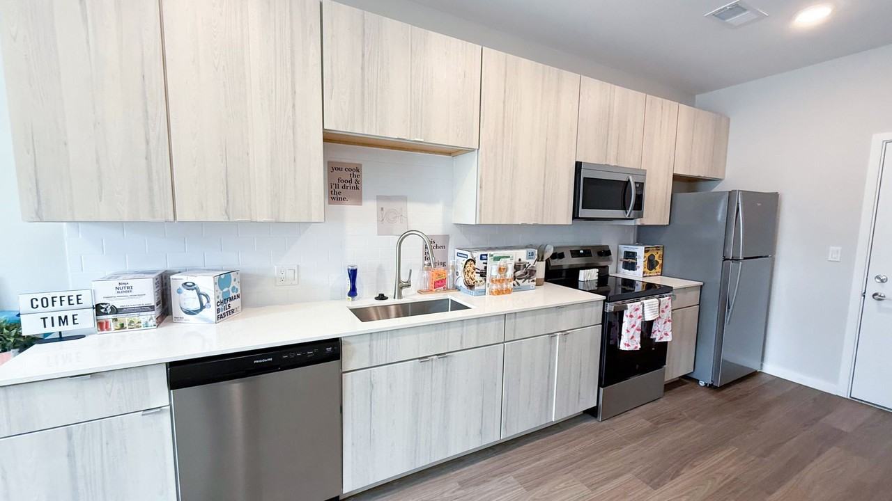 404 E Clark - Photo 7 of 38