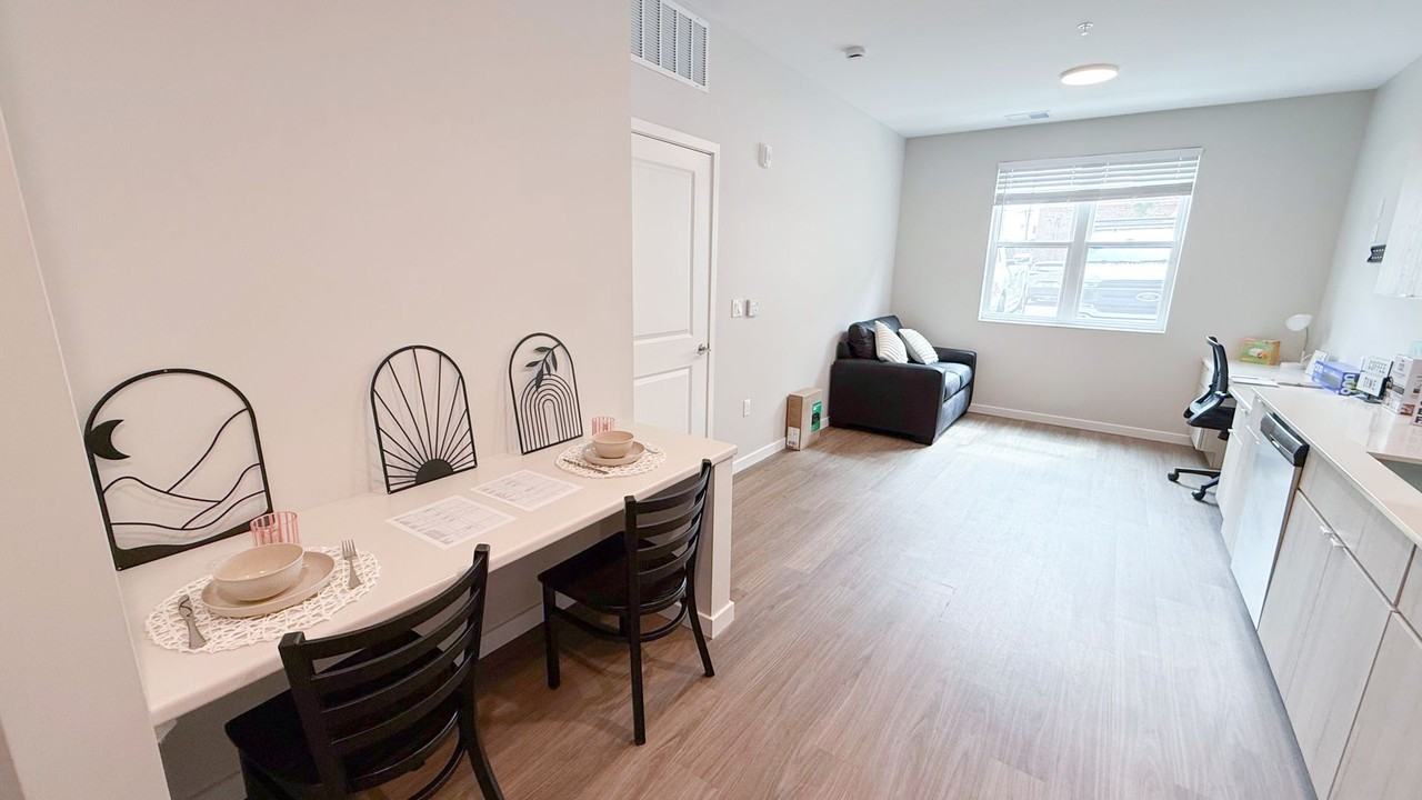 404 E Clark - Photo 6 of 17