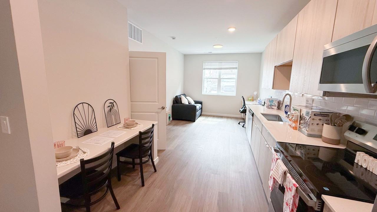 404 E Clark - Photo 7 of 17