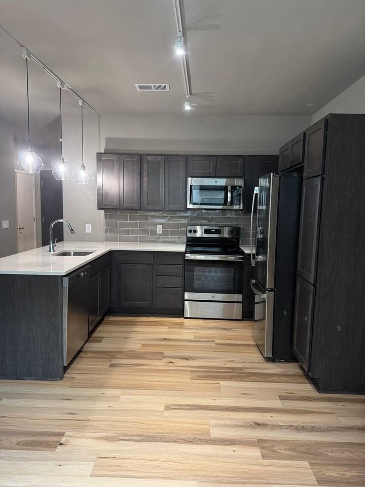 The Howard - Photo 3 of 39