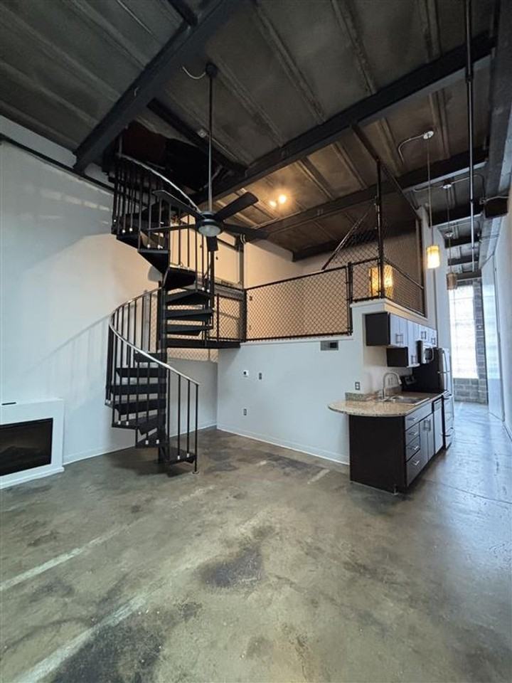 360 Stockton St - Photo 6 of 22