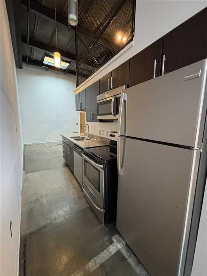 360 Stockton St - Photo 7 of 22