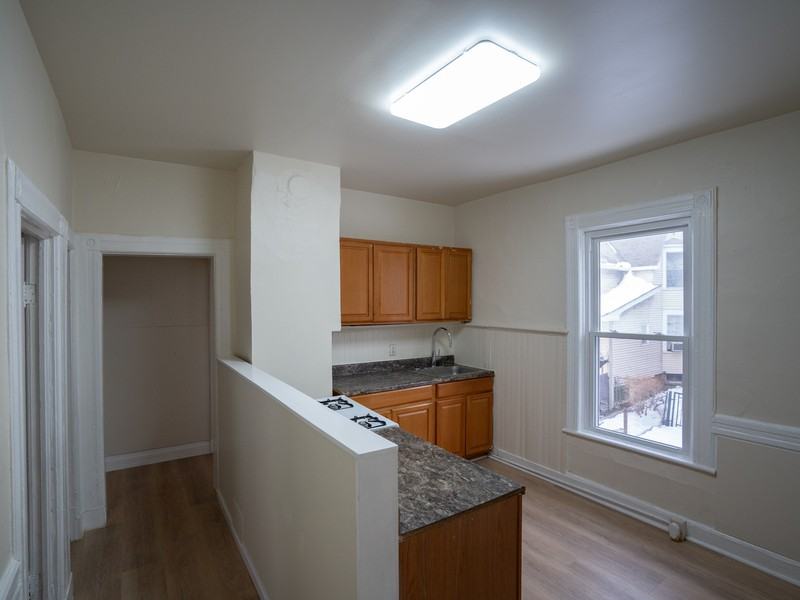 431 Morris St - Photo 2 of 17