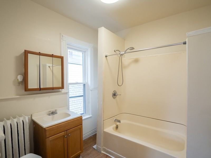 431 Morris St - Photo 3 of 17