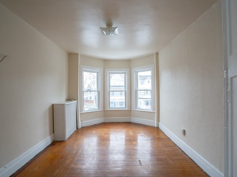 431 Morris St - Photo 4 of 17