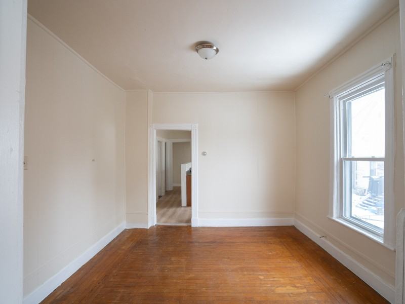 431 Morris St - Photo 5 of 17