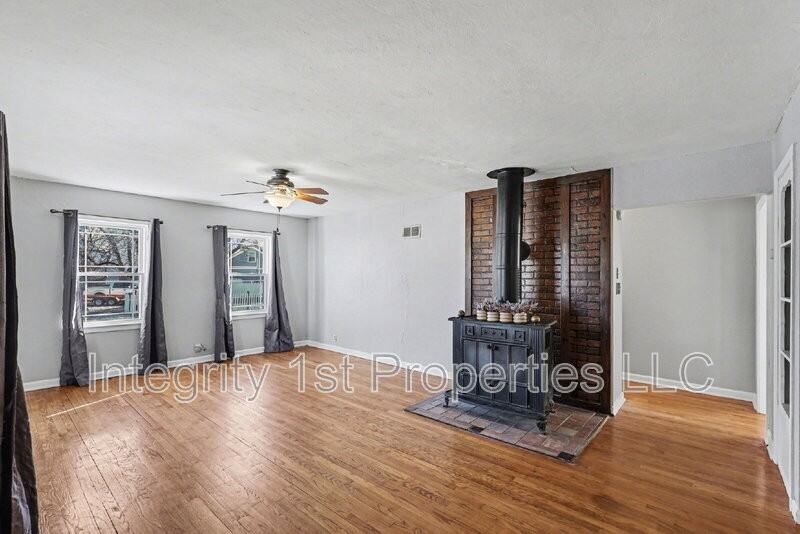 211 Se 7th St - Photo 6 of 25