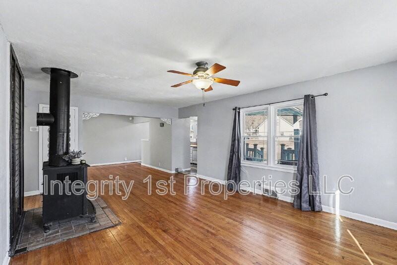 211 Se 7th St - Photo 7 of 25