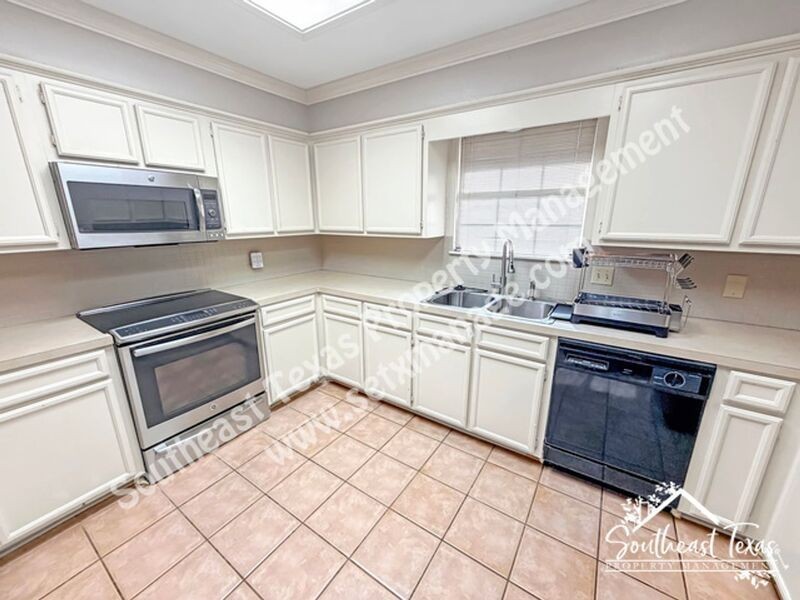 6345 Tahoe Dr - Photo 3 of 16
