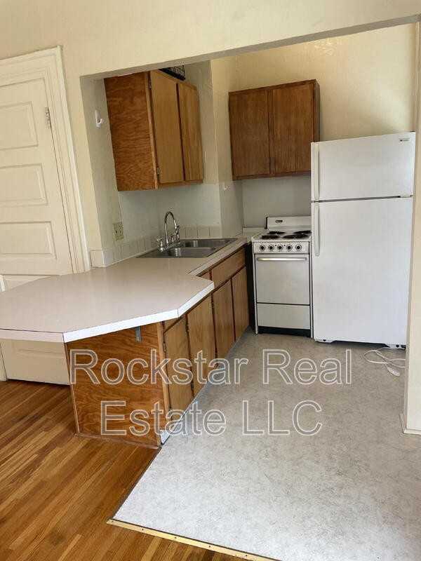 924 S Maple St - Photo 6 of 7