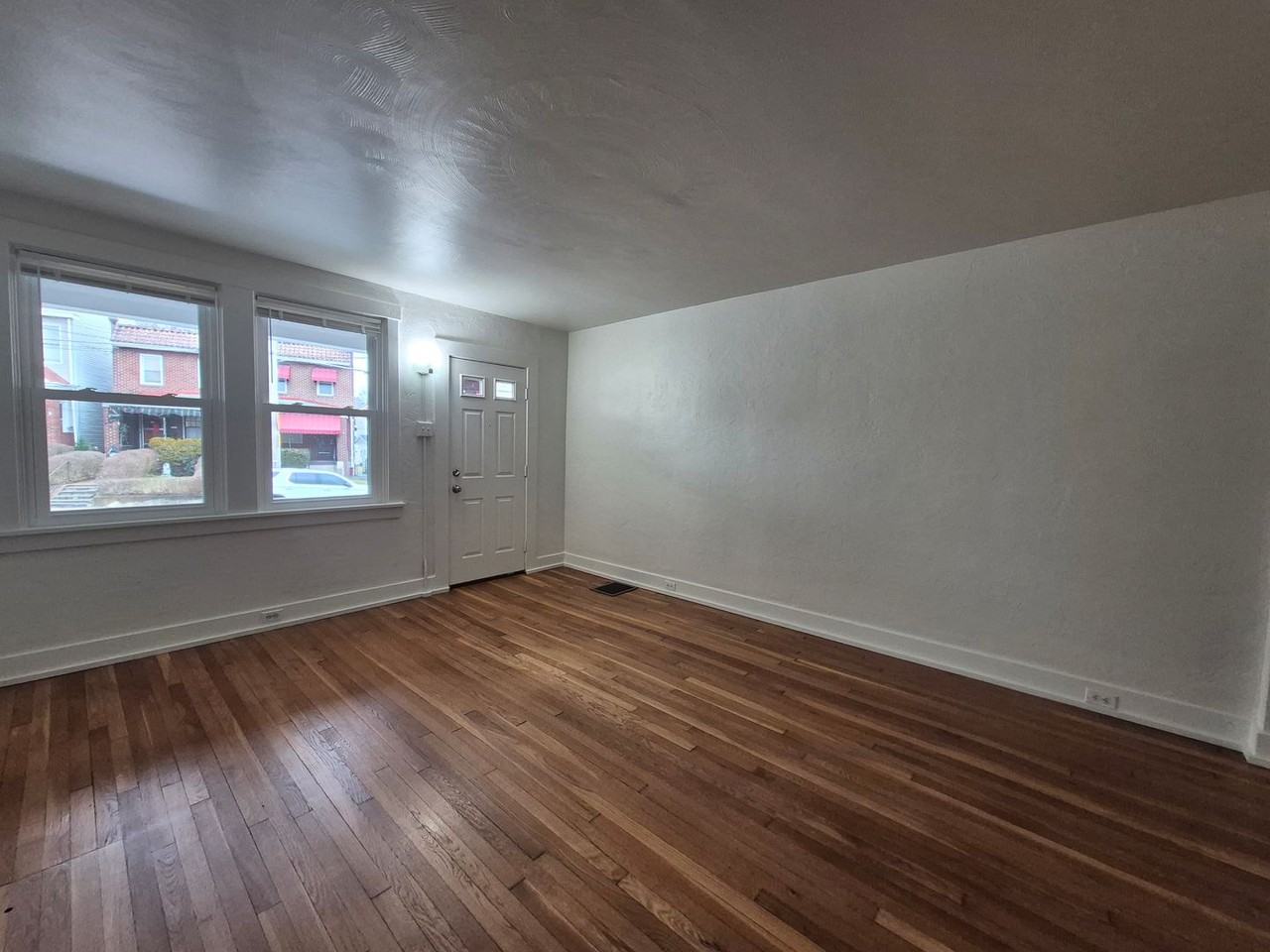 1932 Chislett St - Photo 2 of 17