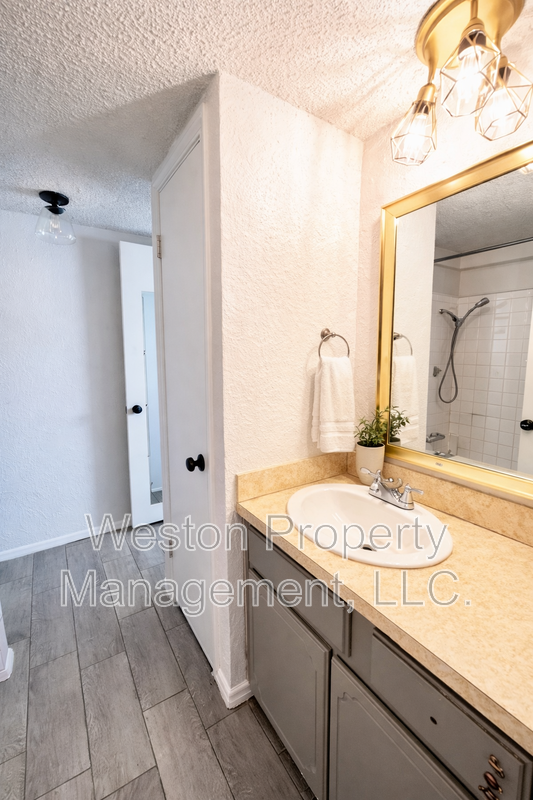 6054 Nw Expressway - Photo 4 of 9