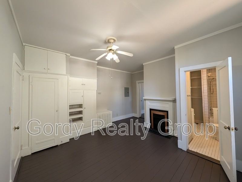 2972A Dickson St - Photo 4 of 10