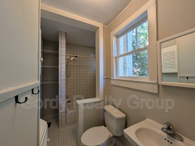 2972A Dickson St - Photo 5 of 10