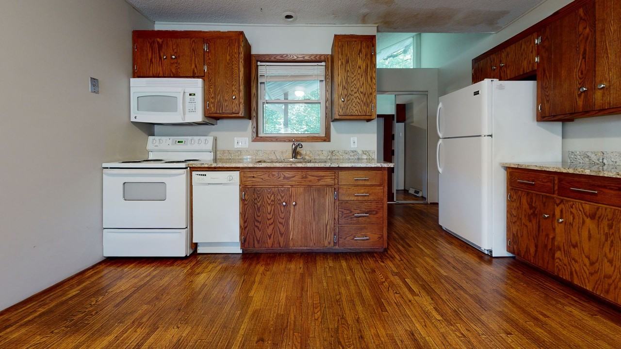 1081 18th Ave Se - Photo 2 of 10