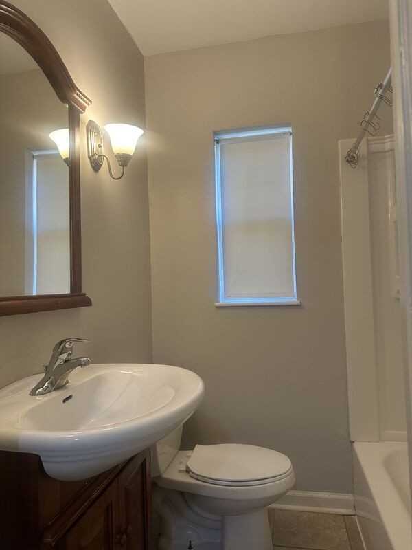 1048 Berkeley Rd #D - Photo 3 of 8