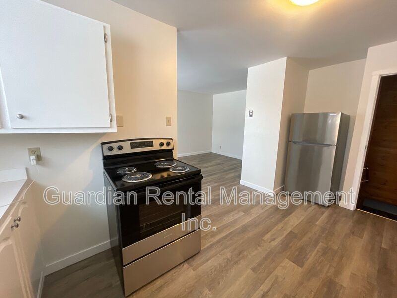 137 Huron Cres - Photo 2 of 18