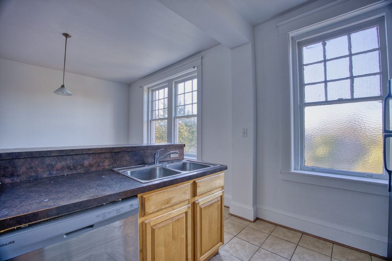 230 East 40th Street - Photo 3 of 11