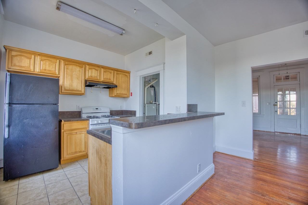 230 East 40th Street - Photo 5 of 11