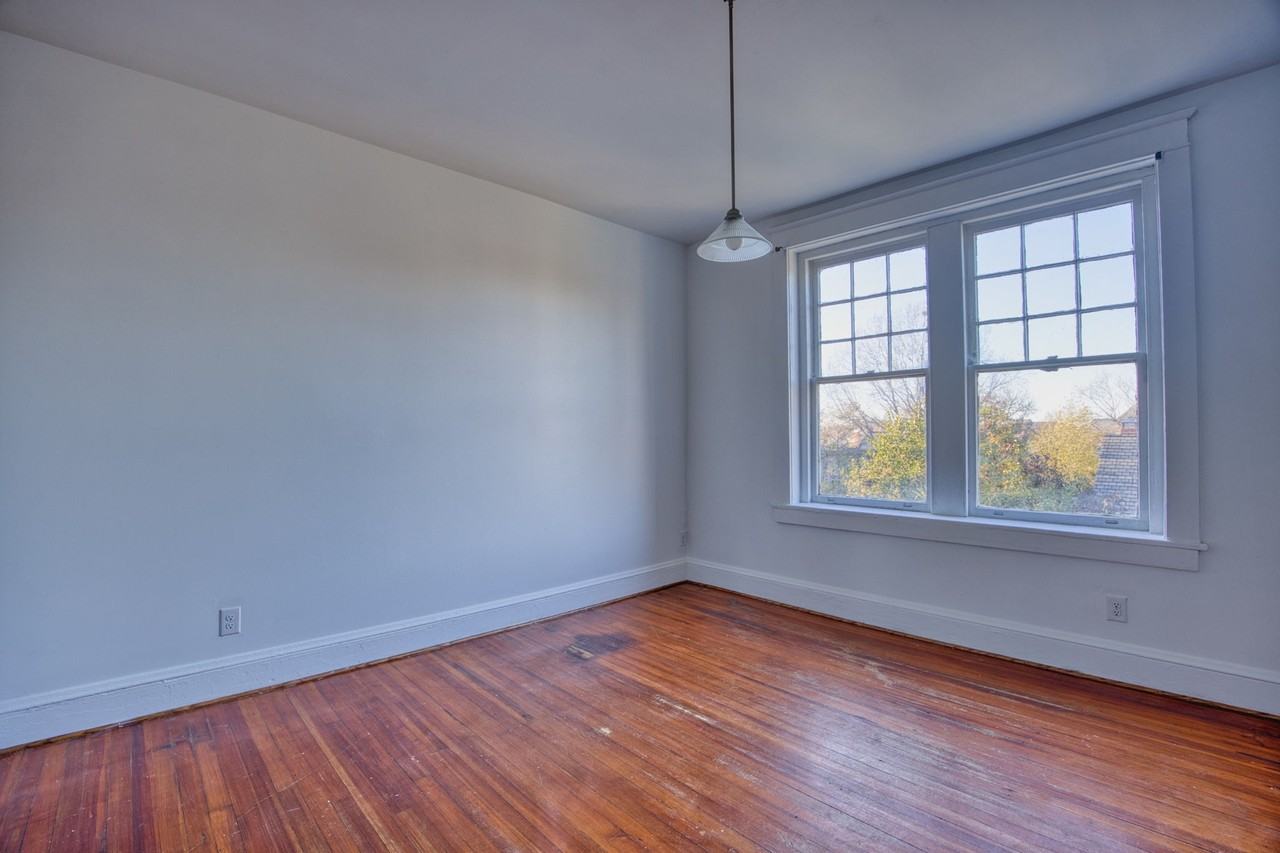 230 East 40th Street - Photo 6 of 11