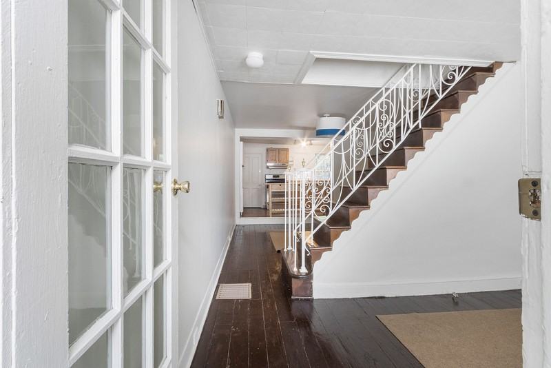 2041 Pemberton St - Photo 4 of 19